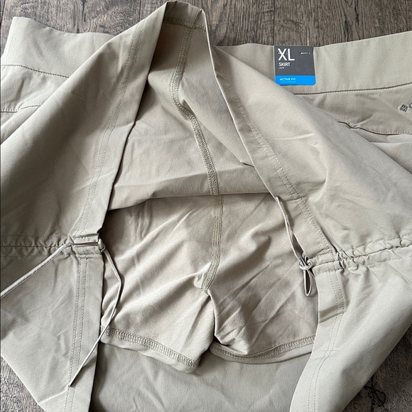 Columbia Women's Skort tan Sz XL - Picture 9 of 9